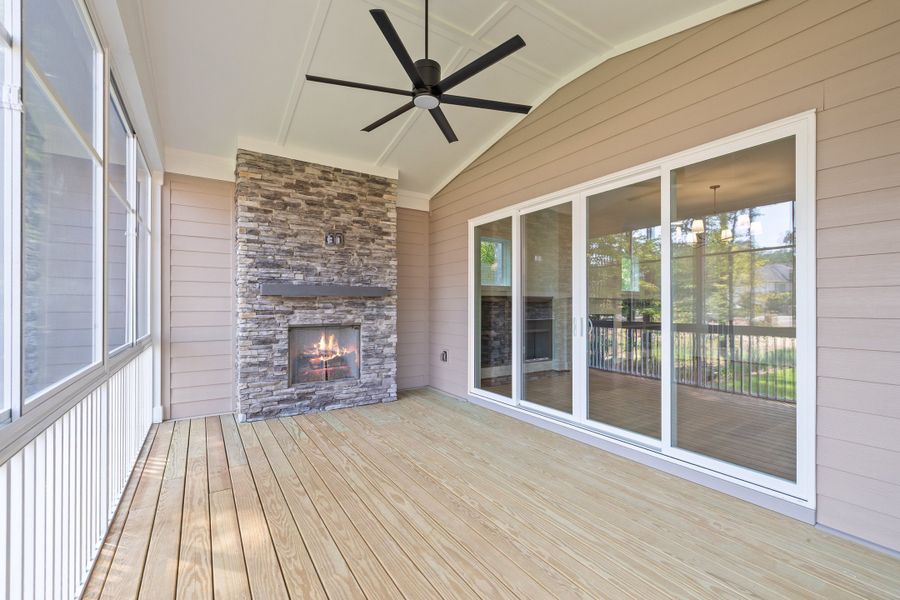 Representative exterior details of a home built from the The Emerson by RobuckHomes in Stonehenge, Raleigh (Image 55).