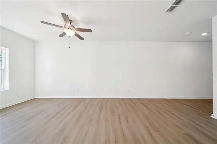 Spacious, unfurnished interior of a new home in Langston Reserve, Cartersville (Image 11).
