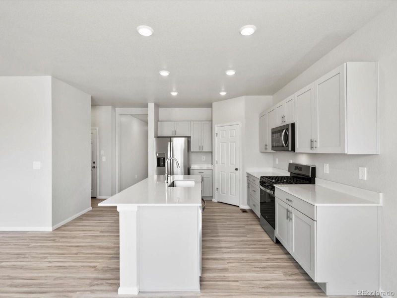 Spacious, unfurnished interior of a new home in Ridgeline Vista: The Canyon Collection, Brighton (Image 34).