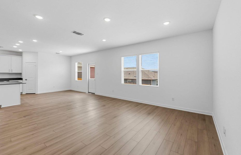 Spacious, unfurnished interior of a new home in Skyview, Belton (Image 17).