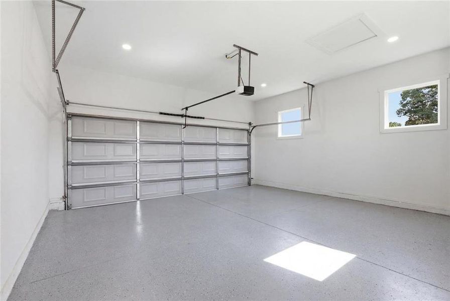 Spacious, unfurnished interior of a new home in , Clermont (Image 38).