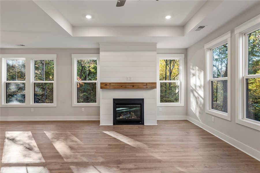Spacious, unfurnished interior of a new home in Cross Creek Plantation, Seneca (Image 17).