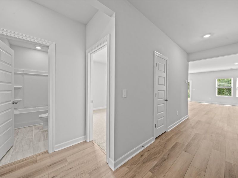 Spacious, unfurnished interior of a new home in Vickery Station, Woodruff (Image 9).