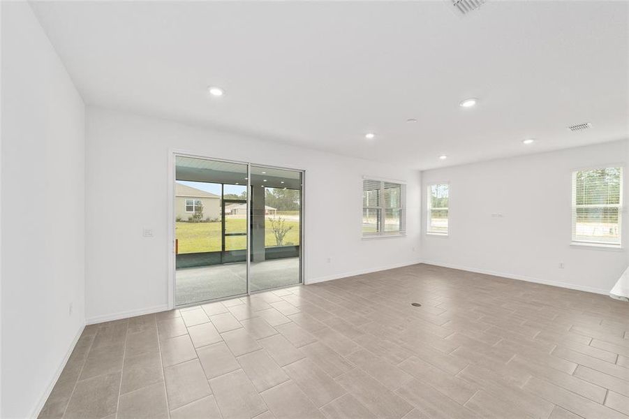 Spacious, unfurnished interior of a new home in , Ocala (Image 36).