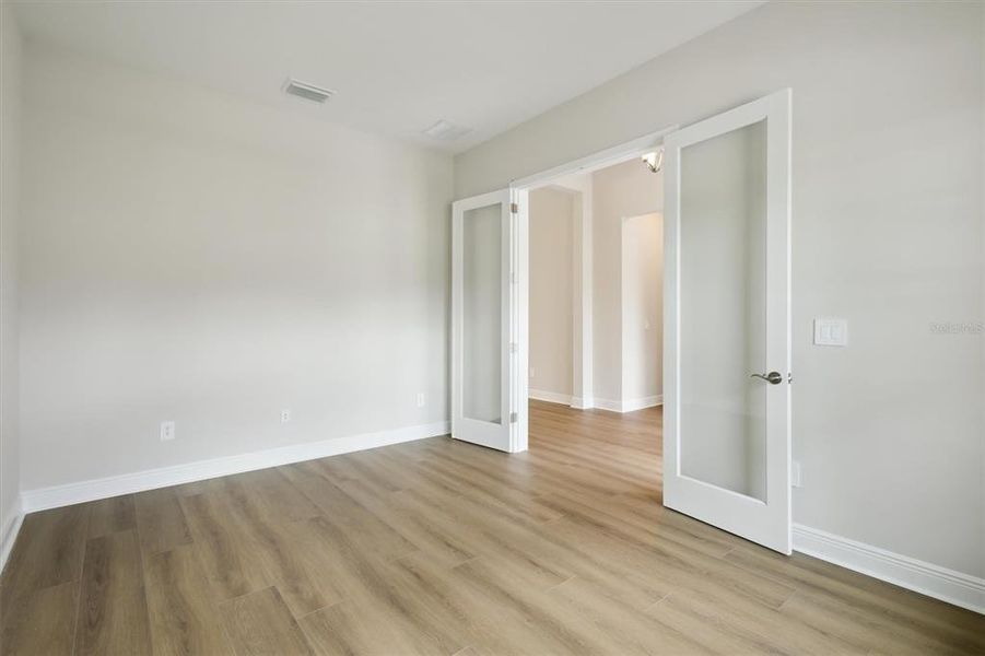 Spacious, unfurnished interior of a new home in Crestwood Estates, Valrico (Image 21).