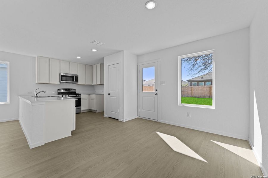 Spacious, unfurnished interior of a new home in Friendship Oaks, Fredericksburg (Image 13). Spacious, unfurnished interior of a new home in Friendship Oaks, Fredericksburg (Image 13).