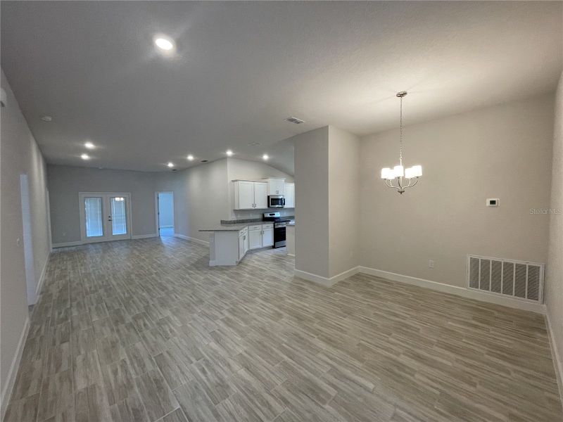 Spacious, unfurnished interior of a new home in Abbey Glen, Dade City (Image 11).