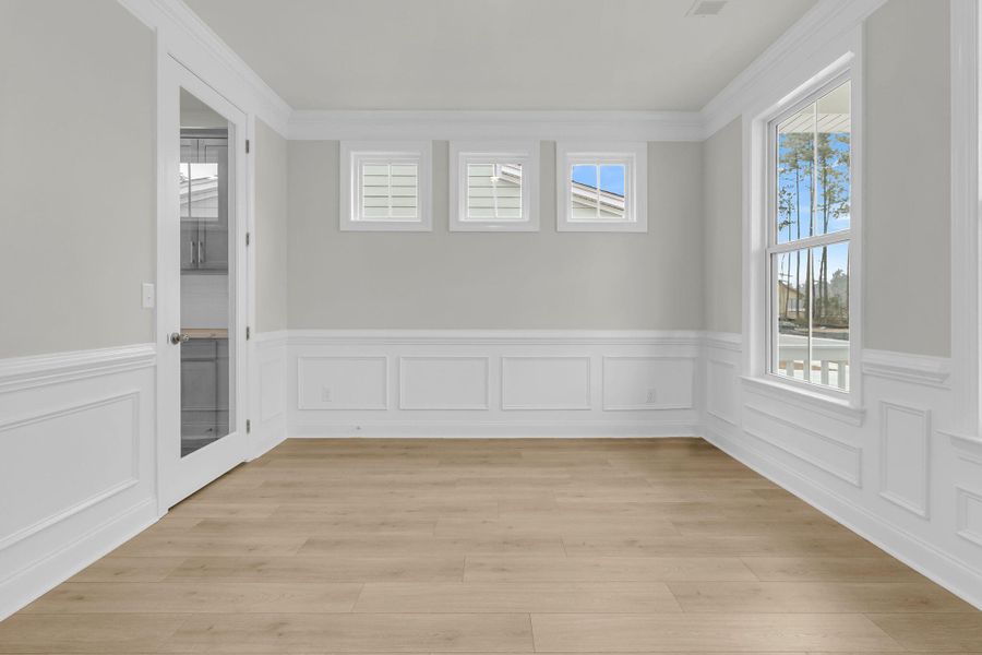 Spacious, unfurnished interior of a new home in Tidewater at Lakes of Cane Bay, Summerville (Image 25).