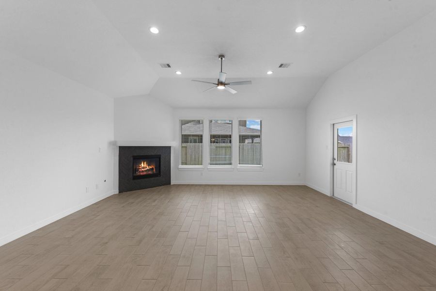 Spacious, unfurnished interior of a new home in Beacon Hill, Waller (Image 19). Spacious, unfurnished interior of a new home in Beacon Hill, Waller (Image 19).
