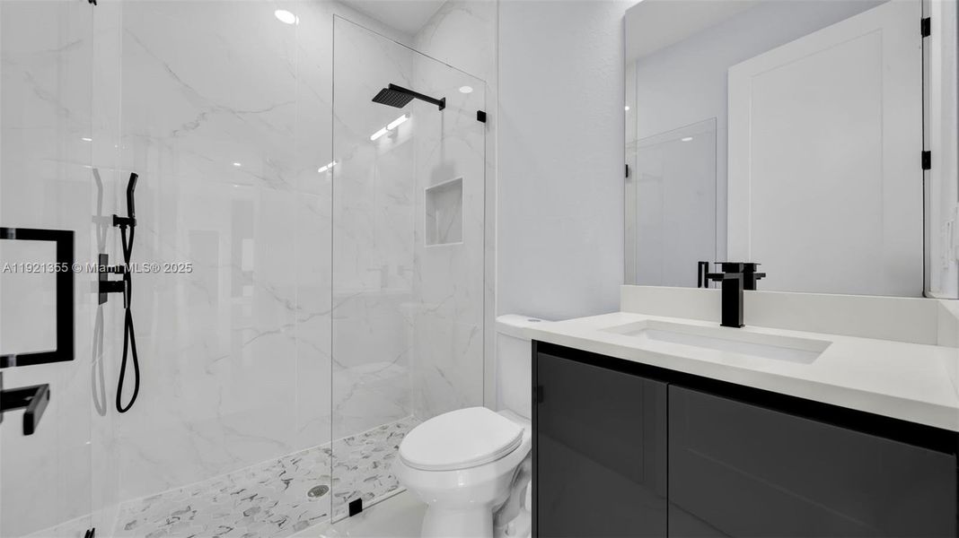 Furnished interior view inside a new home in , Cape Coral (Image 15).