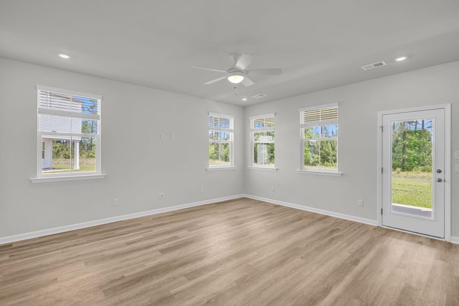 Spacious, unfurnished interior of a new home in Wildcat Chase, Summerville (Image 14).