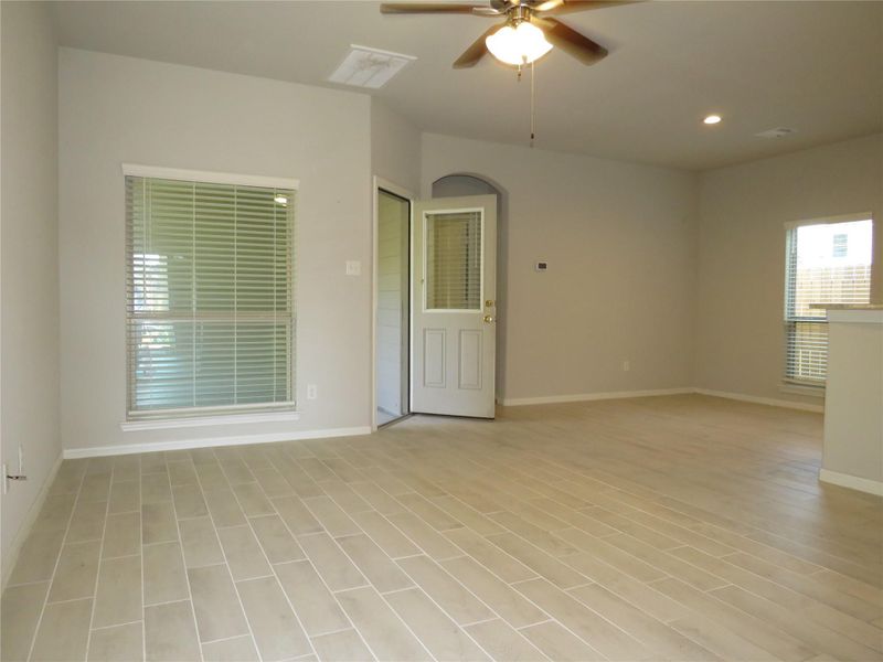 Spacious, unfurnished interior of a new home in , Houston (Image 11).