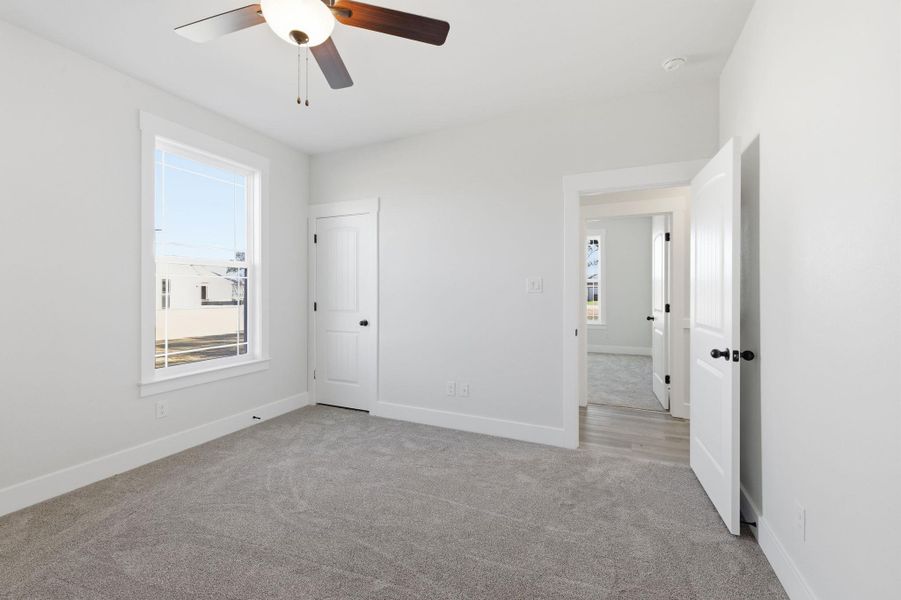 Spacious, unfurnished interior of a new home in Lonesome Dove, San Antonio (Image 19).