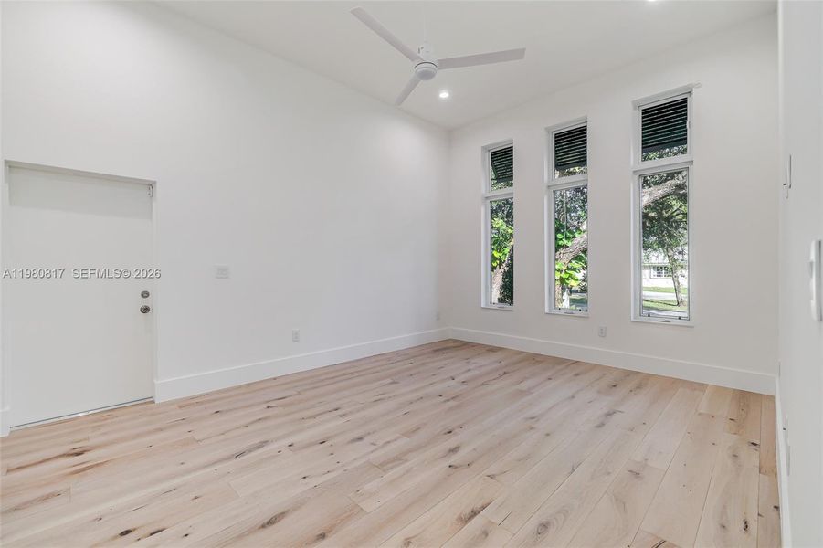 Spacious, unfurnished interior of a new home in , Biscayne Park (Image 52).
