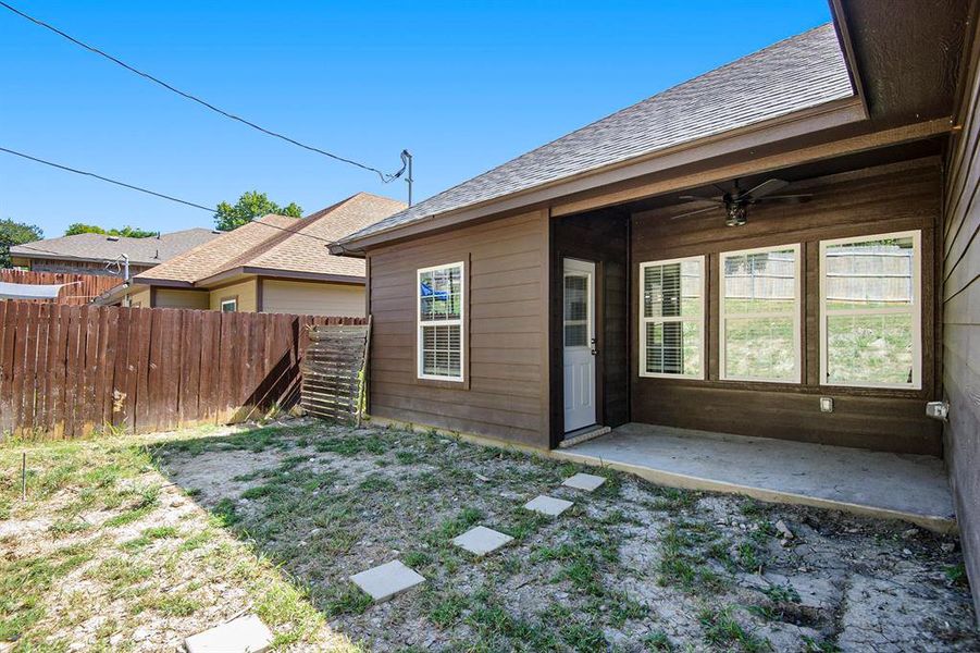 View of yard with ceiling fan