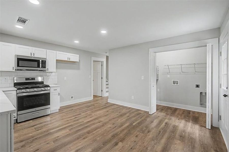 Spacious, unfurnished interior of a new home in , Emerson (Image 23).