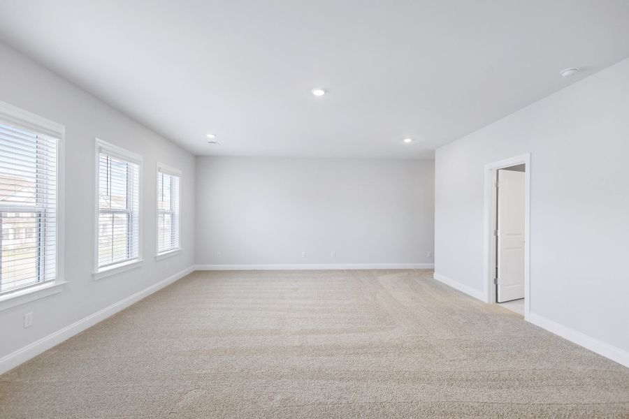 Spacious, unfurnished interior of a new home in Tidewater at Lakes of Cane Bay, Summerville (Image 56).