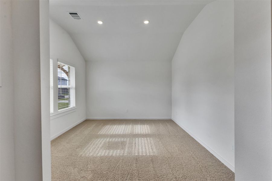 Spacious, unfurnished interior of a new home in , Angleton (Image 21).