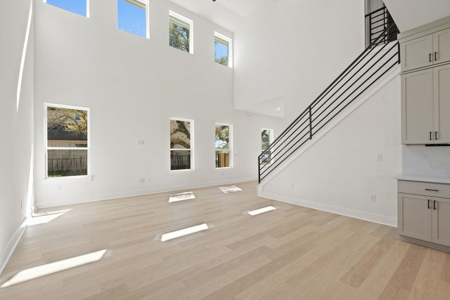 Spacious, unfurnished interior of a new home in Persimmon, Buda (Image 18).