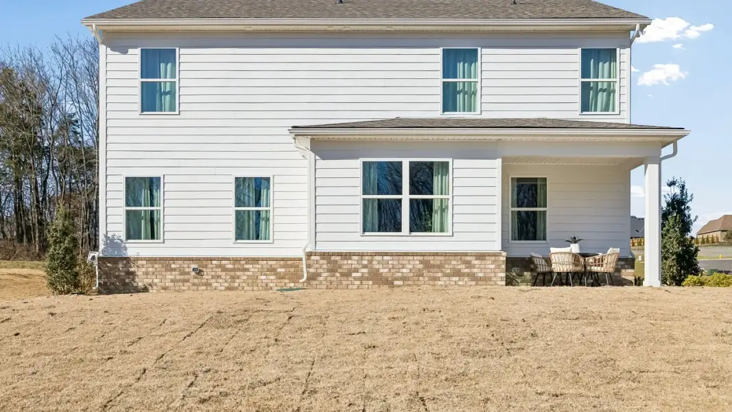 Exterior details and patio area of a home in Walnut Ridge, Lebanon (Image 24).
