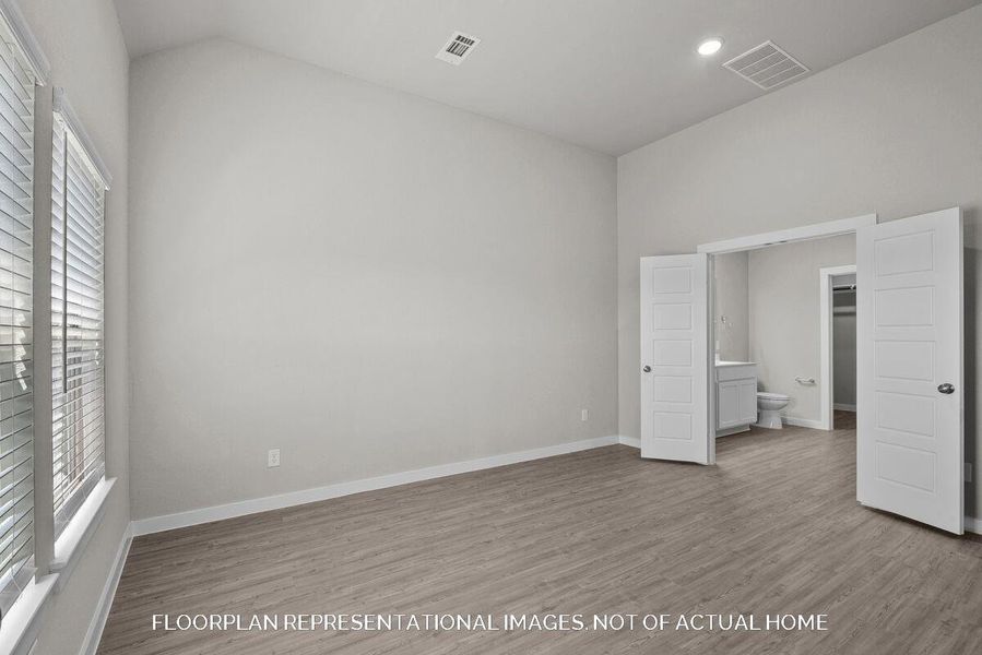 Spacious, unfurnished interior of a new home in Lago Mar, Santa Fe (Image 13). Spacious, unfurnished interior of a new home in Lago Mar, Santa Fe (Image 13).