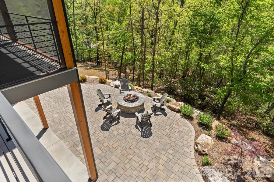 Exterior details and patio area of a home in , Marion (Image 28).