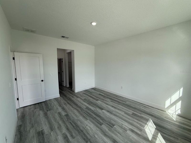 Spacious, unfurnished interior of a new home in , Ocala (Image 18).