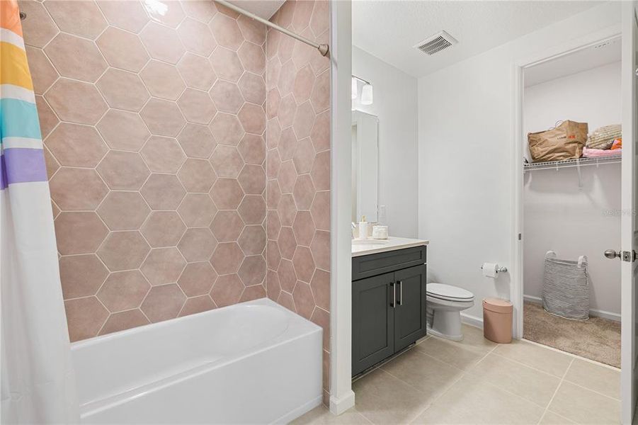 Furnished interior view inside a new home in , Winter Garden (Image 16).