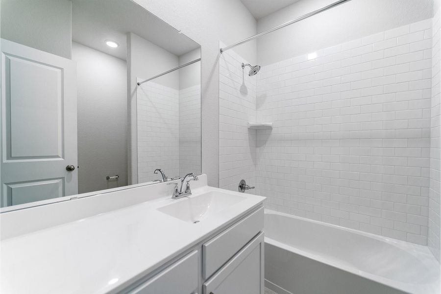 Furnished interior view inside a new home in Creekhaven, Iowa Colony (Image 5).