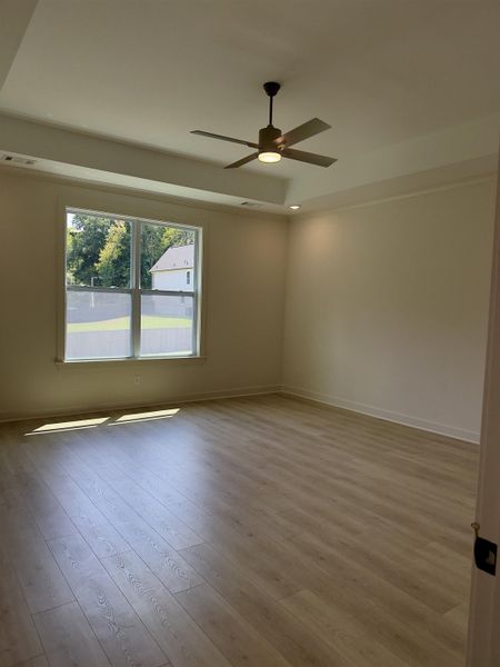 Spacious, unfurnished interior of a new home in White Oak, Arlington (Image 17).