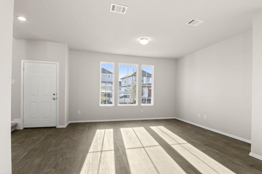 Spacious, unfurnished interior of a new home in Harvest Ridge, Elgin (Image 14).