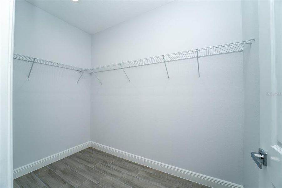 Spacious, unfurnished interior of a new home in , Deland (Image 12).