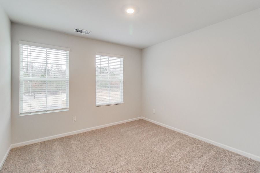 Spacious, unfurnished interior of a new home in Bluefield, Lexington (Image 26).