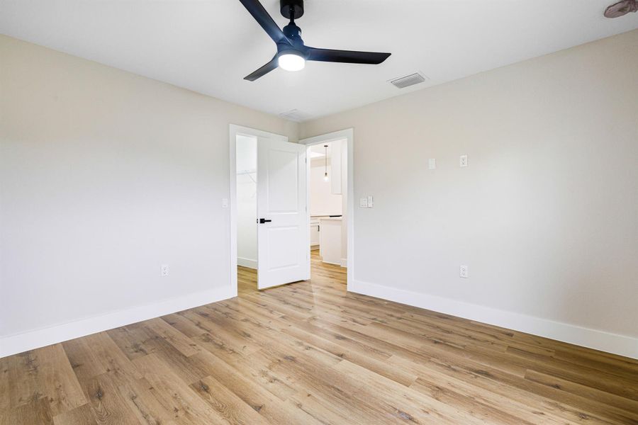 Spacious, unfurnished interior of a new home in , Lehigh Acres (Image 39).