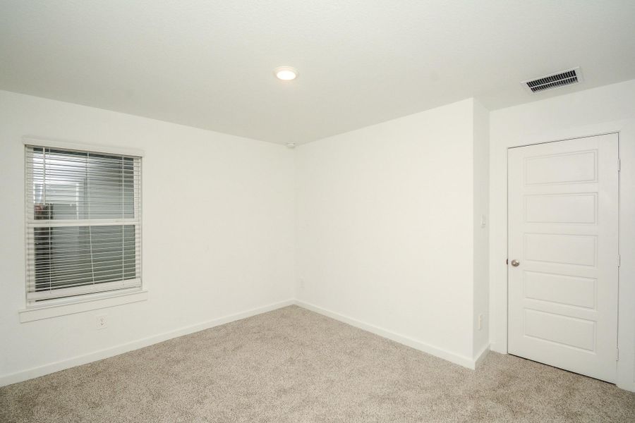 Spacious, unfurnished interior of a new home in Caldwell Ranch, Rosharon (Image 16).