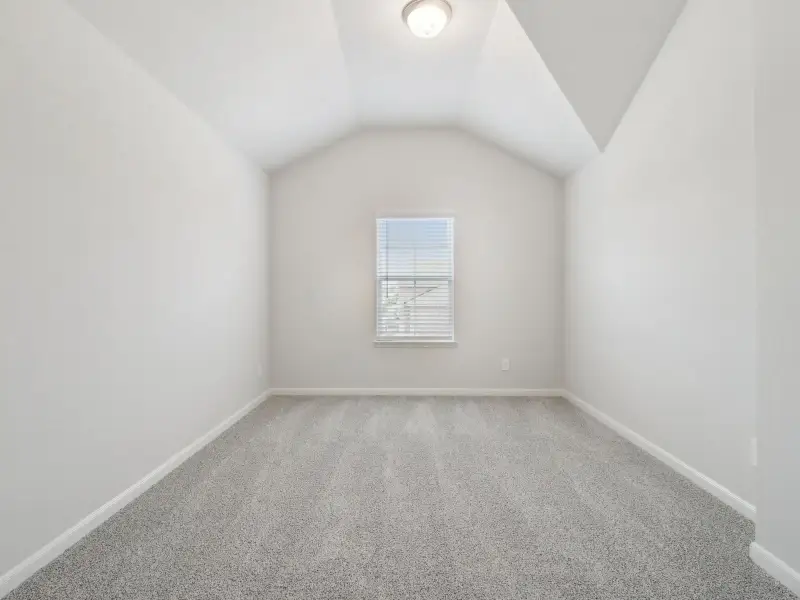 Spacious, unfurnished interior of a new home in Arcadia Ridge - Classic Series, San Antonio (Image 21).