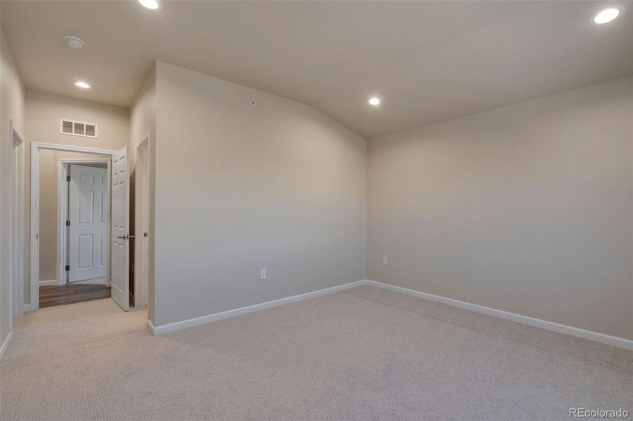 Spacious, unfurnished interior of a new home in , Denver (Image 27).