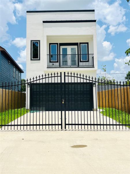 Image 4 of a home in . Image 4 of a home in .