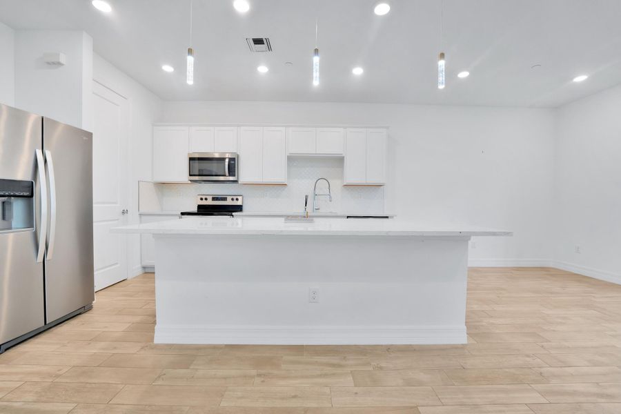 005_trevisuality_8358_nw_7th_pl-6_159