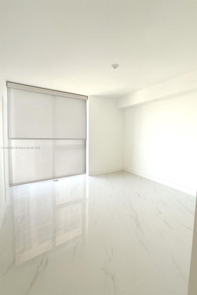 Spacious, unfurnished interior of a new home in , Miami (Image 22).