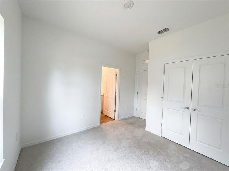 Spacious, unfurnished interior of a new home in Grand Park, Dunnellon (Image 15).