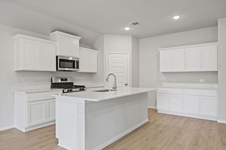 Furnished interior view inside a new home in Rolling Ridge, Van Alstyne (Image 5).