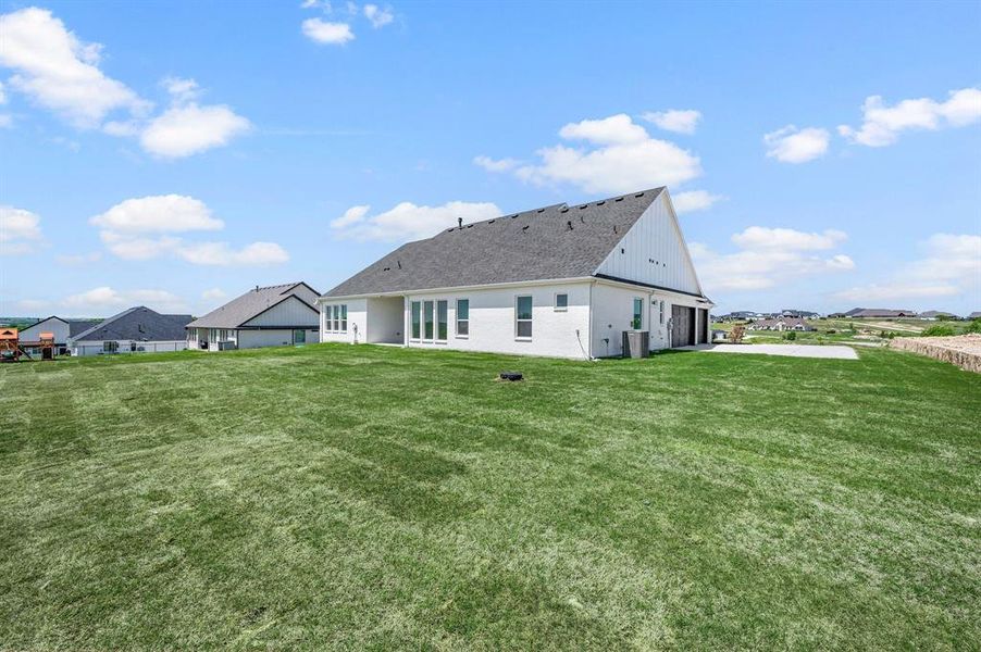 Exterior details and patio area of a home in Bella Crossing, Fort Worth (Image 22).