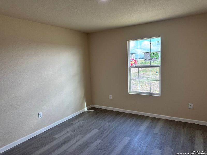 Spacious, unfurnished interior of a new home in , Natalia (Image 16).