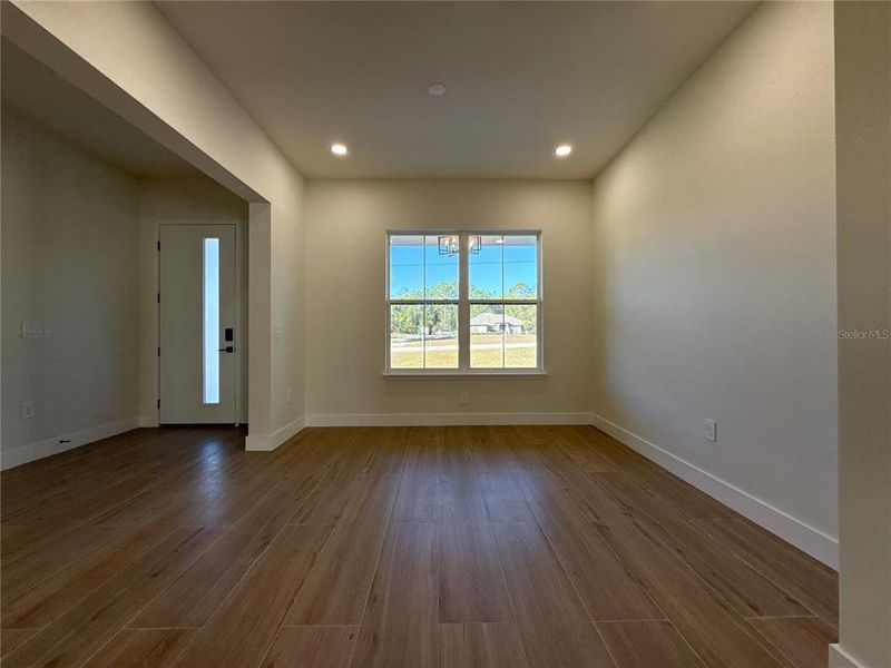 Spacious, unfurnished interior of a new home in , Dunnellon (Image 20).