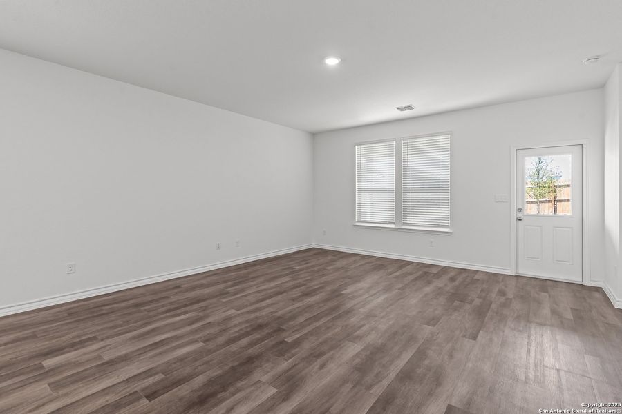 Spacious, unfurnished interior of a new home in Corley Farms, Boerne (Image 14).