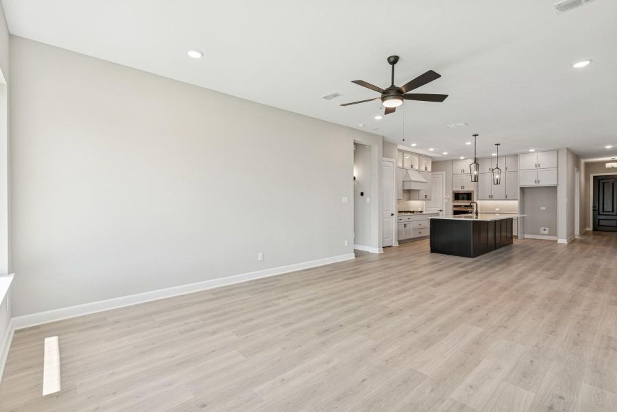 Spacious, unfurnished interior of a new home in Riceland 60’ Homesites, Mont Belvieu (Image 13).