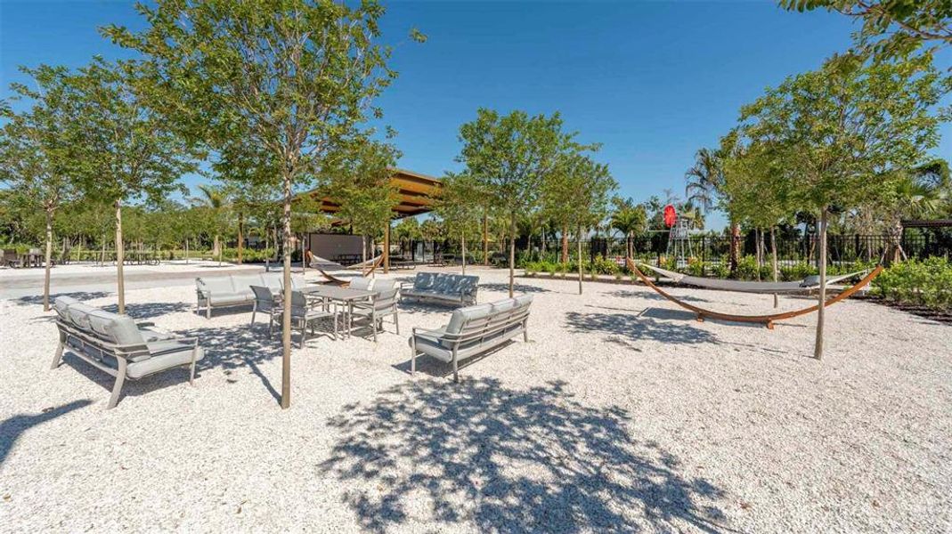 Community amenities in Oakfield Lakes, Parrish (Image 4).