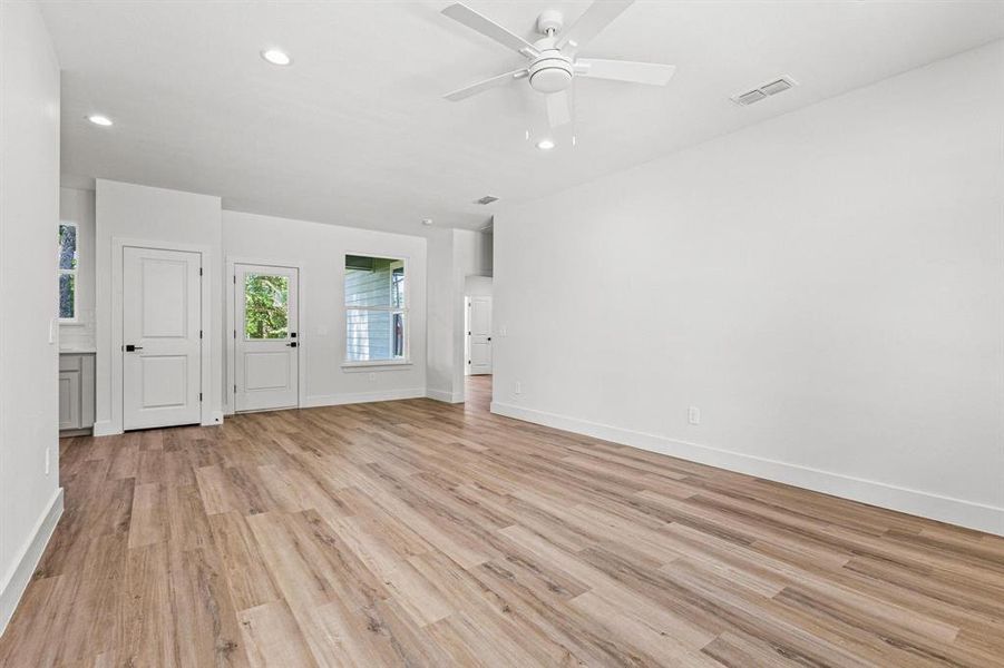 Spacious, unfurnished interior of a new home in , Denison (Image 20).