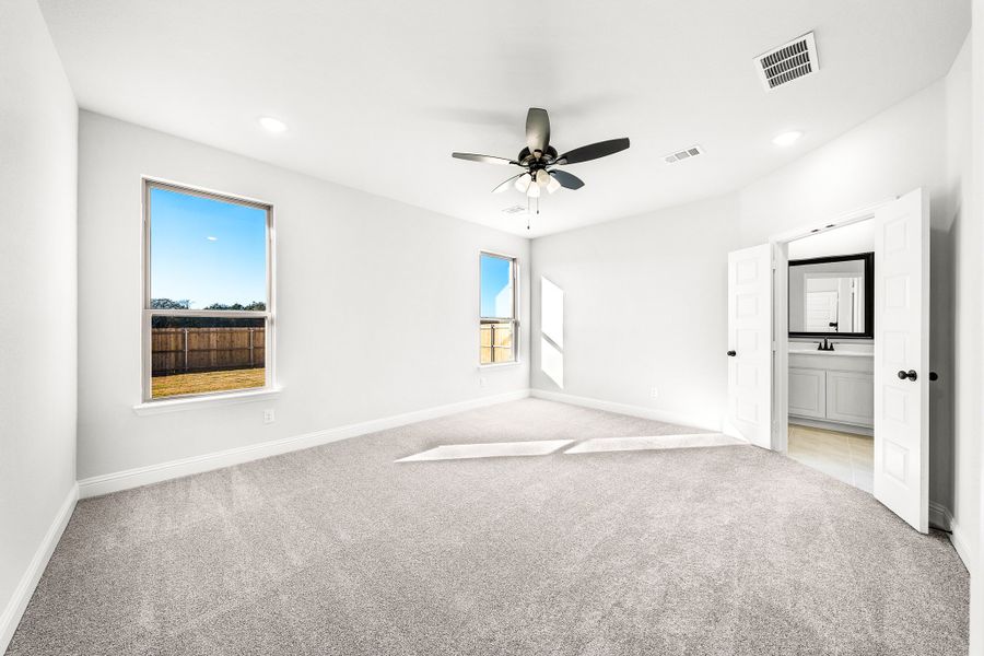 Spacious, unfurnished interior of a new home in Forest Ridge Estates, Greenville (Image 29).